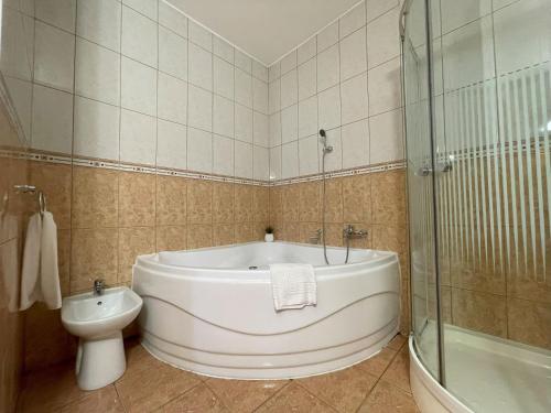 Koupelna v ubytování König Hotel