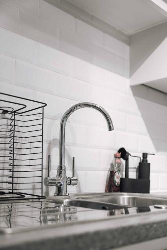 a kitchen sink with a faucet and a counter top at Luxury 2 Bedroom Apartment near Stratford Station for Corporate and Group Stays in London