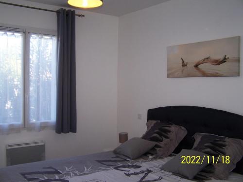 Postel nebo postele na pokoji v ubytování Maisonlazenitude-lapalmyre