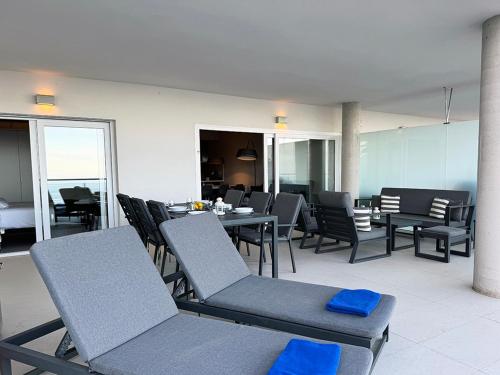 Olene Apartment, Hill Collection