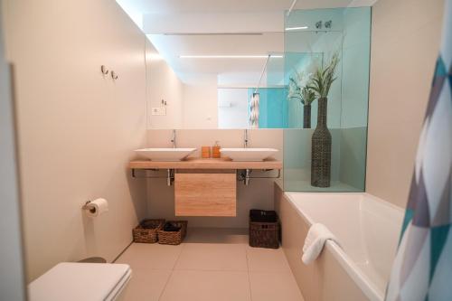 Olene Apartment, Hill Collection