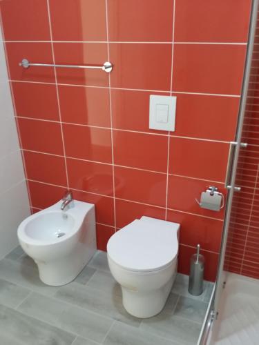 a bathroom with a toilet and a sink at Le Castella B&B Restaurant in Le Castella