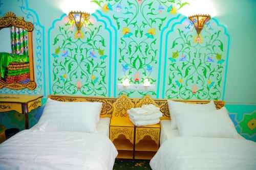 Katil atau katil-katil dalam bilik di HON SAROY - immerse atmosphere in the epoch of the khans