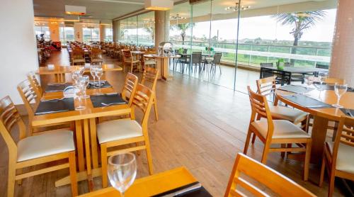 Restoran atau tempat lain untuk makan di SALINAS PARK RESORT