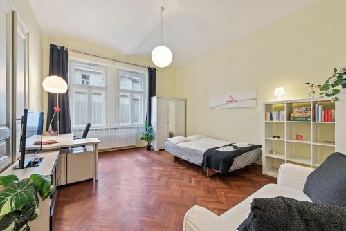 2 Bedroom Vintage Apartment, Garden, near Schönbrunn