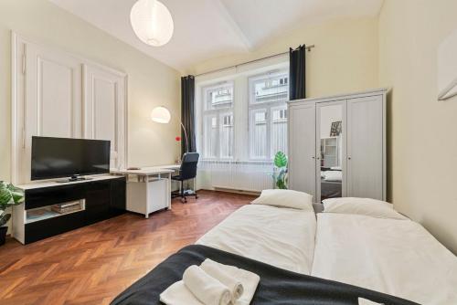 2 Bedroom Vintage Apartment, Garden, near Schönbrunn