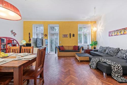 2 Bedroom Vintage Apartment, Garden, near Schönbrunn