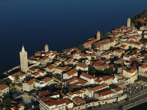 SOLEIL - Newly renovated apartment close to the sea