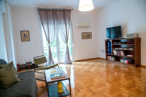 Acropolis central and comfortable apartment