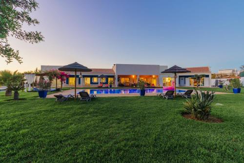 Amazing Villa With Pool Gym And Spa