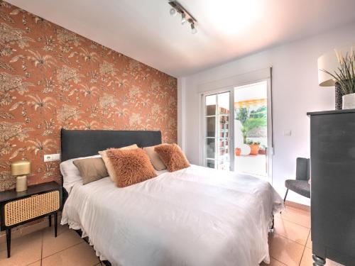 Beachfront apartment with sea view at Burriana beach, Nerja