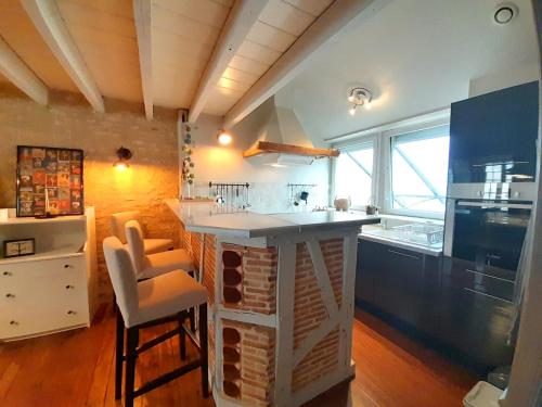 Photo de la galerie de l'établissement Châteauroux centre superbe appart duplex terrasse, à Châteauroux