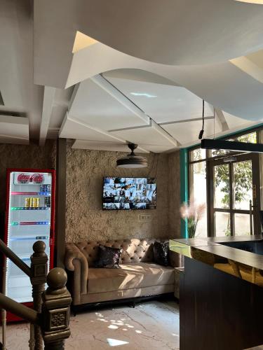 LG Signature Suites Kalyan Nagarにあるテレビまたはエンターテインメントセンター