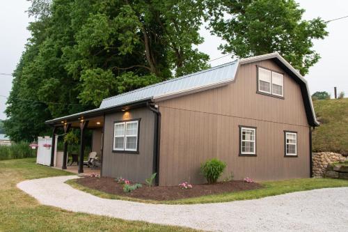 a small house with a gambrel roof at Haven on 41 in Warsaw