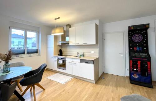 Modernes Cityapartment mit Murblick