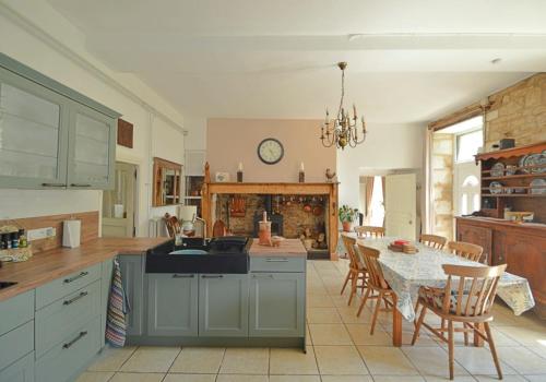 Photo de la galerie de l'établissement Moulin Du Martinet - historic mill with private pool and within walking distance to nearest village, à Saint-Médard-dʼExcideuil