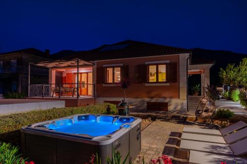 Ảnh trong thư viện ảnh của Villa Marija vacation house - 5 m from the sea ở Orebić
