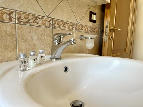 Bilik mandi di Villa Exclusive Pescoluse by Salento Prime