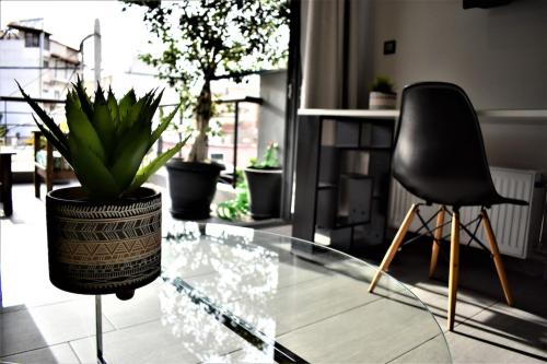 Stylish Boutique Loft With Private Balcony
