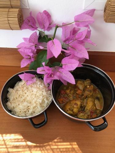 Makanan di atau di tempat lain dekat vila