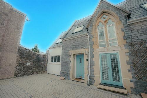 Hoone, kus puhkemaja asub