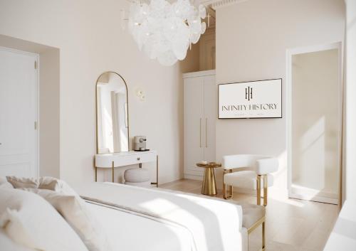 Giường trong phòng chung tại Infinity History