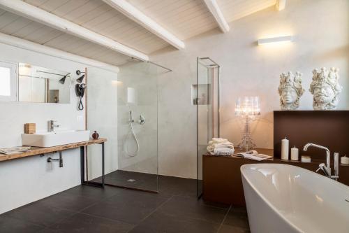A bathroom at B&B Vicere Speciale