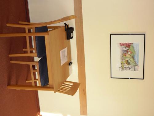 a wooden staircase in a room with a picture on the wall at Pension Im Malerwinkel Kallmünz in Kallmünz