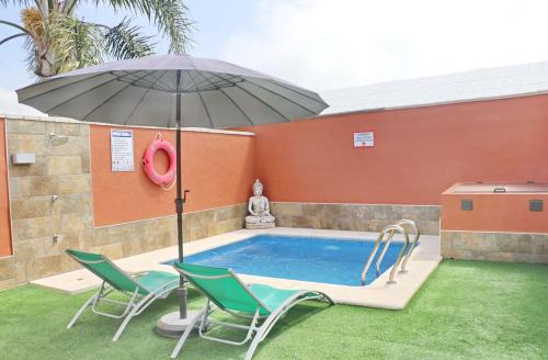 Bazén v ubytování Chalet Sultan con piscina nebo v jeho okolí