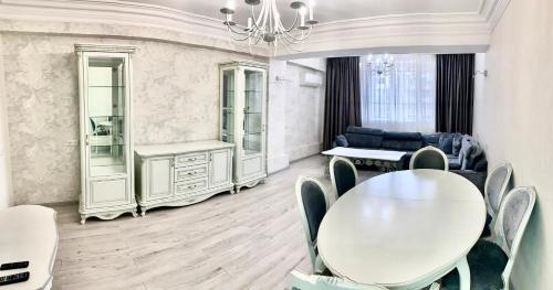 Luxury apartments near Republic Square