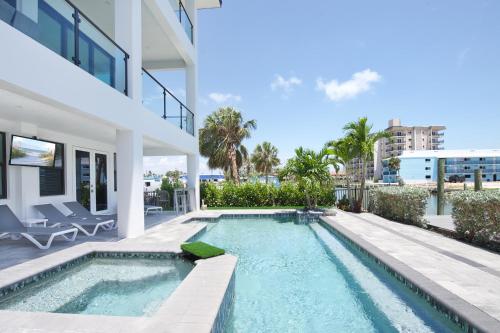 Bazén v ubytování Black Pearl by Sun Palace Vacations nebo v jeho okolí