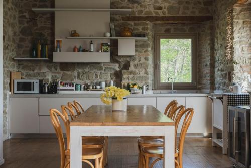 Dapur atau dapur kecil di Palazzo Serre - Natura & Piscina