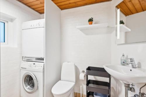 Φωτογραφία από το άλμπουμ του Spacious And Inviting Pool House With Spa, Sauna, Rooftop Terrace And Room For The Whole Family Just 300 Metres From The Water And Close To σε Ebeltoft