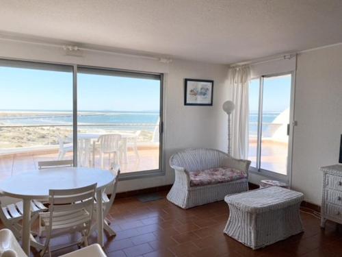 AS21543 - P2 double cabine avec double terrasse vue mer et parking privé