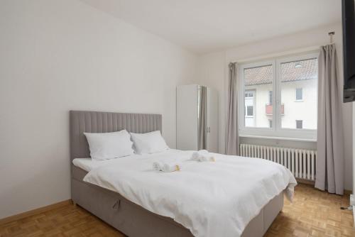 Downtown Dream 2 5BR with Balcony and Style BA 51