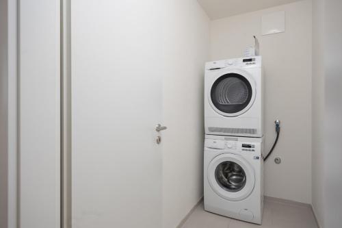Downtown Dream 2 5BR with Balcony and Style BA 51