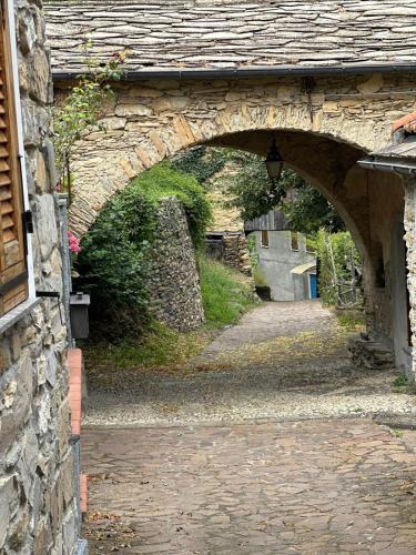 an archway in a stone building with a pathway at Rifugio di Rezzo in Rezzo