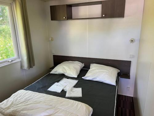 Postel nebo postele na pokoji v ubytování Camping le Faucon d'or