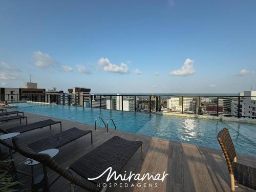 a large swimming pool on the roof of a building at Move - Tambaú in Tambaú