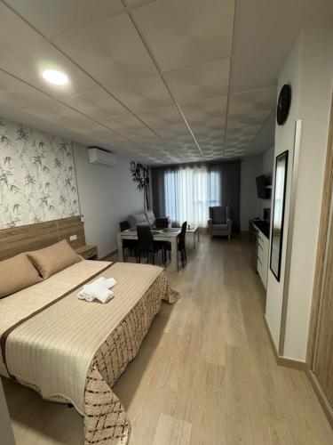 Postel nebo postele na pokoji v ubytování Apartamentos Turisticos Peregrin Palas