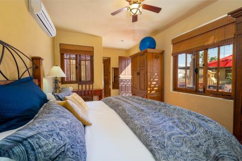 Postel nebo postele na pokoji v ubytování CASA DE ALOHA cozy 2-bedroom, 2 bathrooms Home