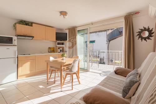 Kuchyň nebo kuchyňský kout v ubytování AS21487 - Charmant studio au cœur du centre ville à 2 pas de la plage