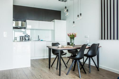 Кухня или мини-кухня в In The Sky - Apartamenty w Sky Tower
