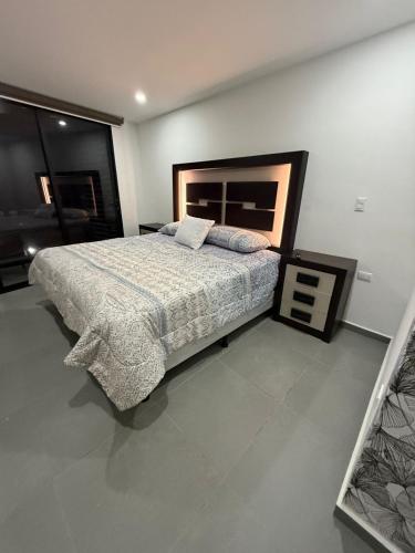 Postel nebo postele na pokoji v ubytování Paradise Apartment at Gallerias Escalon