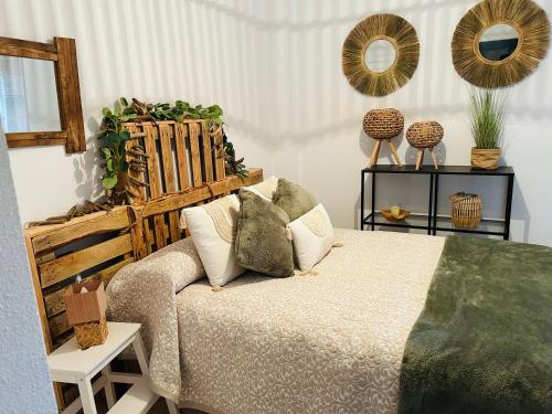 a bedroom with a bed and a chair and a mirror at Piso Espectaculares Vistas in Ciudad-Rodrigo