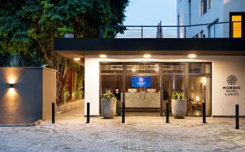 Certificado, premio, señal o documento que está expuesto en Nordic Hotel Lagos
