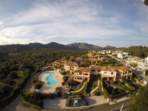 an aerial view of a resort with a swimming pool at Appartamento pittulongu in Olbia