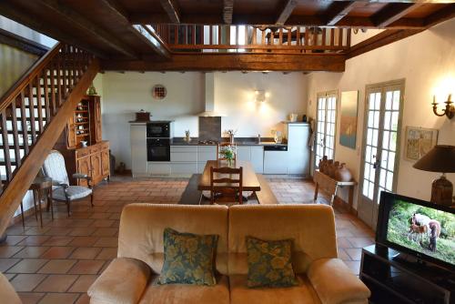 a large living room with a couch and a kitchen at Maison Ascain 10 personnes au pied de la Rhune, proche St Jean de Luz in Ascain