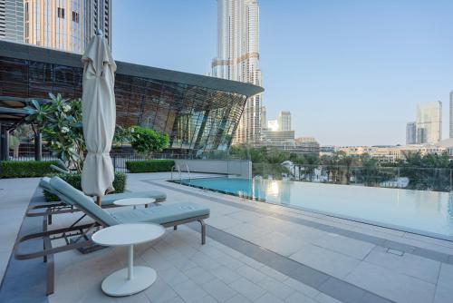Stunning Burj Khalifa & Fountain Views - Luxury 2BR - 5 minutes walk to Dubai Mall photo 3