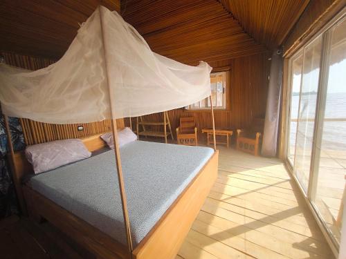 Una cama o camas en una habitación de Bel Ami
